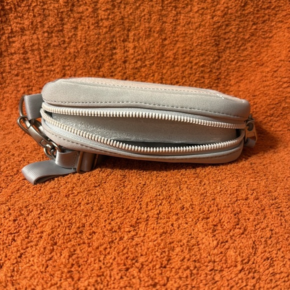 NWT Vooray Sidekick Crossbody Bag in Gray - Picture 5 of 5